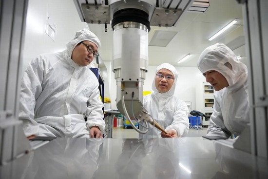 【世界光谷·追光者】華工科技研發(fā)團(tuán)隊(duì)：連坐6年冷板凳造出“激光微雕師”，可幫助C919飛機(jī)發(fā)動(dòng)機(jī)降溫