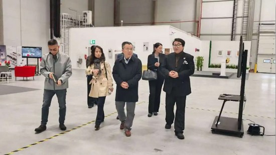 駐匈牙利大使龔韜調(diào)研華工激光歐洲展示中心，走進首家“激光智造4S店”